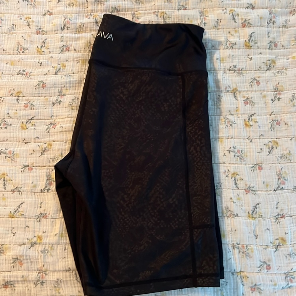Kiava 8” biker shorts w/ leg grips. Stealth snake print